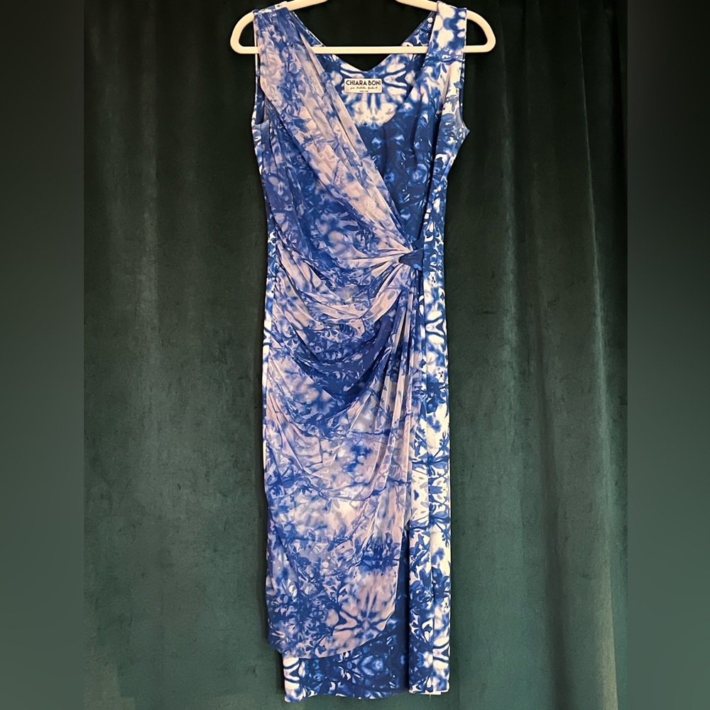 Chiara Boni La Petite Robe knee-length dress in blue and white abstract pattern